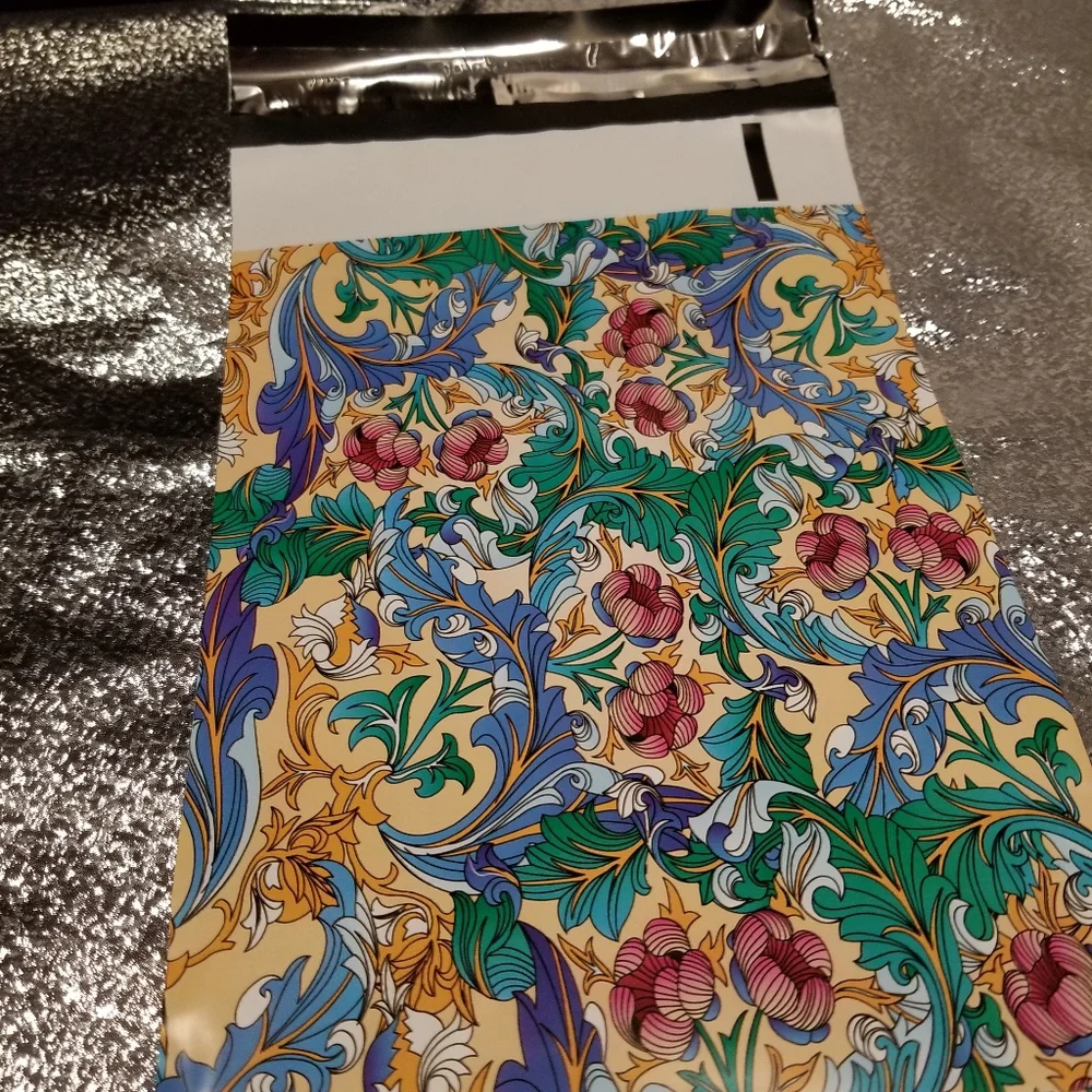 - Bundle Free: 8 Floral poly mailers